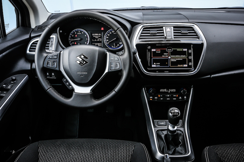 Nuova Suzuki S-CROSS: design inedito ed equipaggiamento da ammiraglia Nuova Suzuki S-CROSS: design inedito ed equipaggiamento da ammiraglia