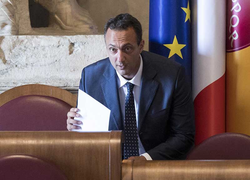 Cancellate le auto blu, consiglieri a piedi come i comuni mortali Cancellate le auto blu, consiglieri a piedi come i comuni mortali