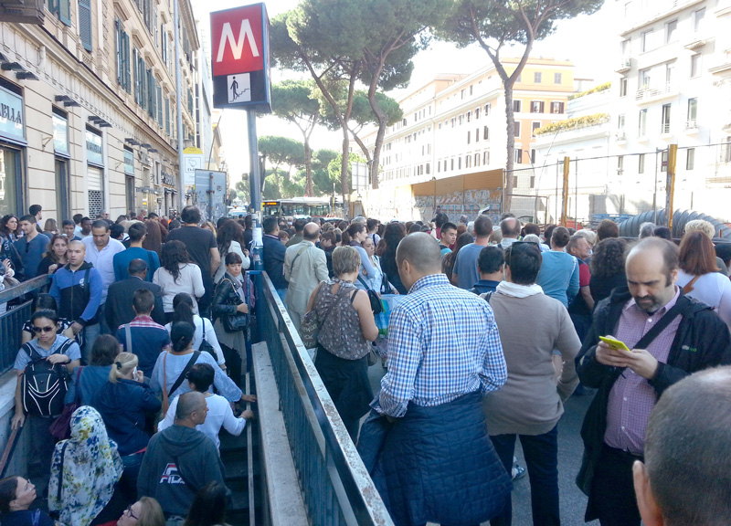 Trasporti Roma: lo sciopero Ugl blocca la metro A, l’intera rete a singhiozzo Trasporti Roma: lo sciopero Ugl blocca la metro A, l’intera rete a singhiozzo