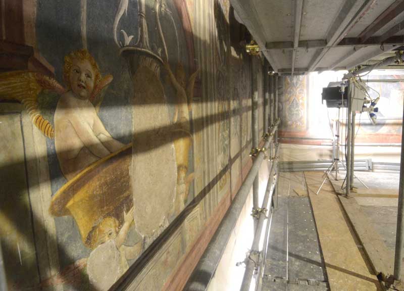 Palazzo Venezia in terapia intensiva. Via smog e macchie dalla sala di Ercole Palazzo Venezia in terapia intensiva. Via smog e macchie dalla sala di Ercole