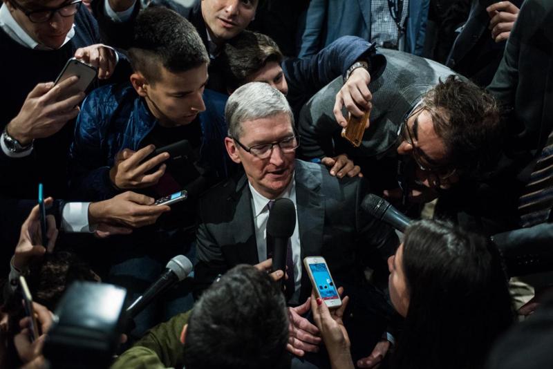 Apple fa meglio delle attese ma non risolve i suoi problemi: iPhone in calo Apple fa meglio delle attese ma non risolve i suoi problemi: iPhone in calo