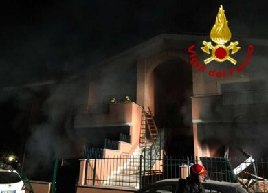 Frattocchie, esplosione distrugge una villetta. Muore il vicino di casa