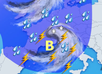 Meteo agosto: estate già finita. Pioggia, fresco e temporali tutto il mese