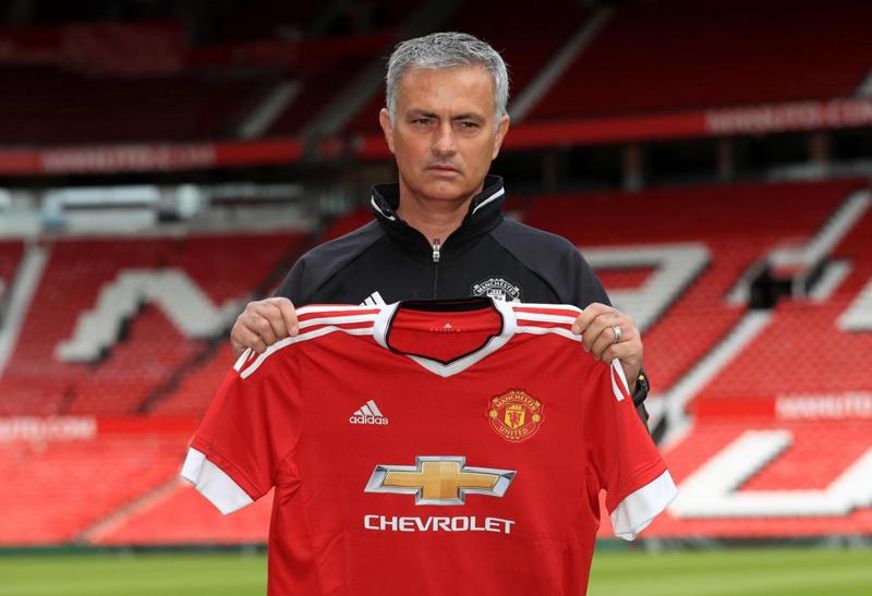 Mourinho rischia la “denuncia per mobbing” da Schweinsteiger. Caos Manchester