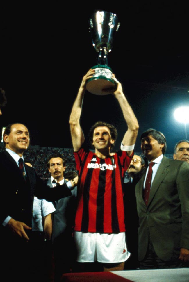 Il Milan è venduto ai cinesi. Si chiude l’era Berlusconi: 28 trofei in 30 anni Il Milan è venduto ai cinesi. Si chiude l’era Berlusconi: 28 trofei in 30 anni