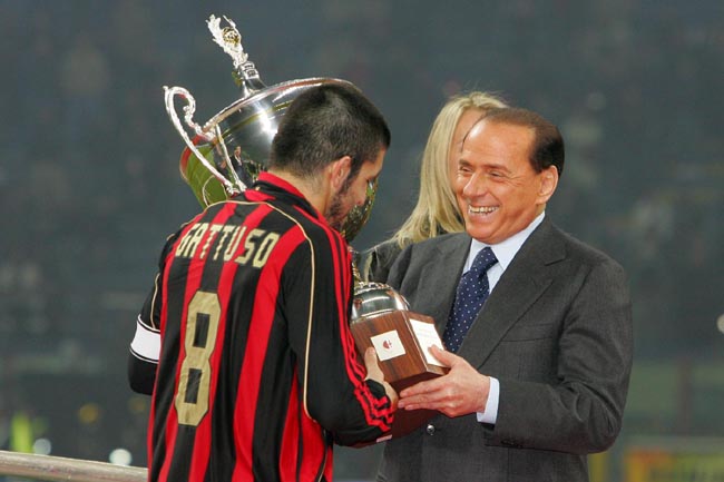 Il Milan è venduto ai cinesi. Si chiude l’era Berlusconi: 28 trofei in 30 anni Il Milan è venduto ai cinesi. Si chiude l’era Berlusconi: 28 trofei in 30 anni