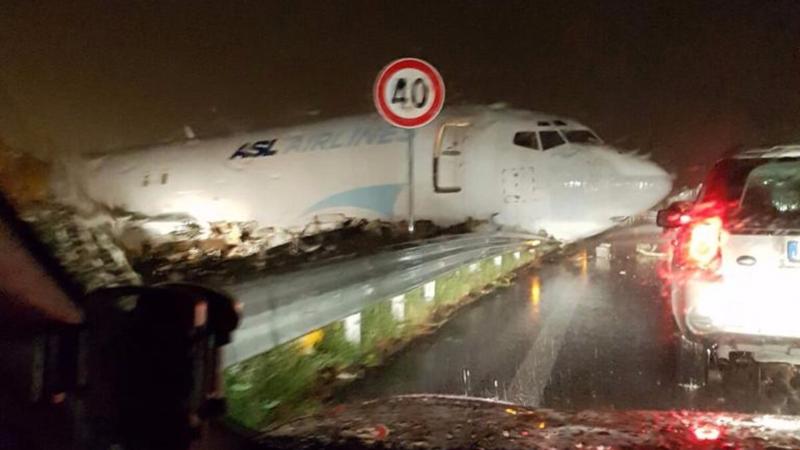 Orio al Serio, aereo esce di pista e finisce in strada. Lo scalo riapre