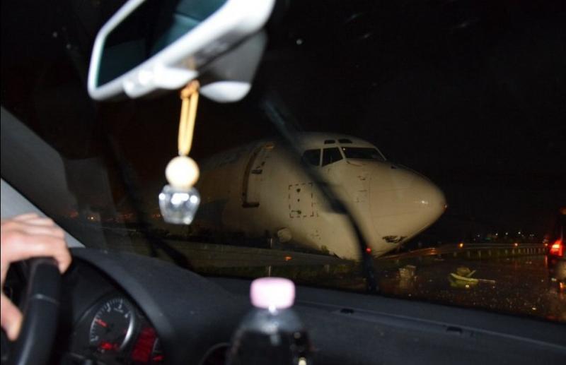 Orio al Serio, aereo esce di pista e finisce in strada. Lo scalo riapre