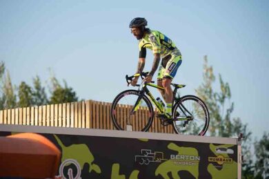 Ostia, vola un drago di 15 metri. E’ guidato da Brumotti e Zimmermann