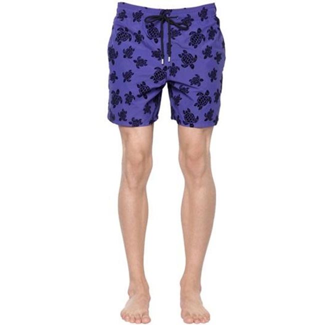 Moda uomo per la spiaggia. Consigli per una valigia last minute Moda uomo per la spiaggia. Consigli per una valigia last minute