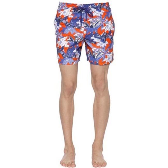 Moda uomo per la spiaggia. Consigli per una valigia last minute Moda uomo per la spiaggia. Consigli per una valigia last minute
