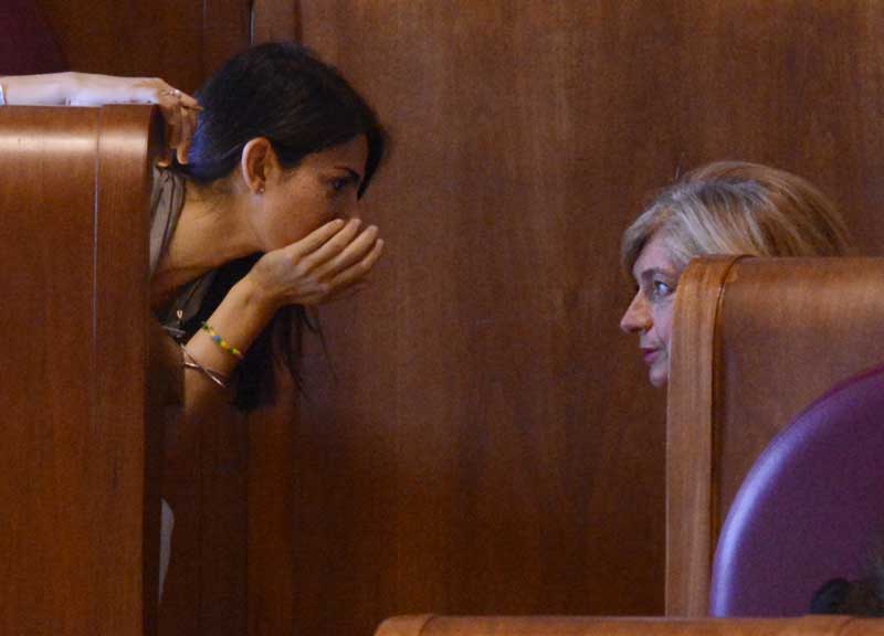 Rifiuti, Virginia Raggi è un mago. Paola Muraro è una “santa competente”