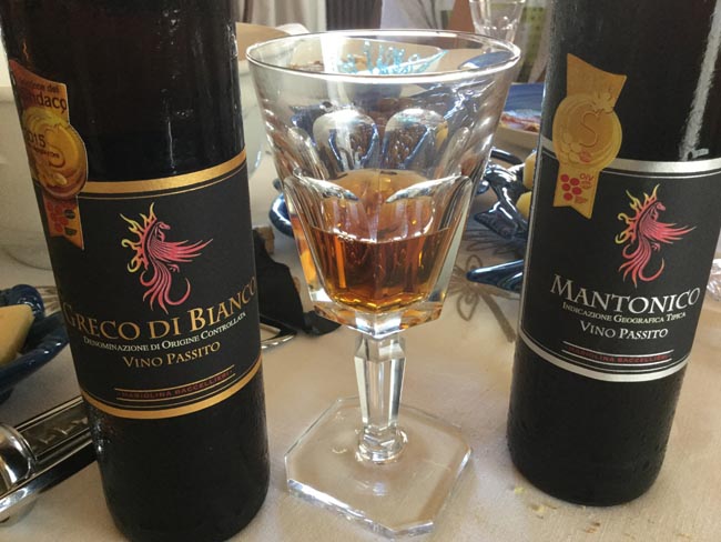 Il Greco di Bianco: dal VII sec. AC ai vini premiati di Mariolina Baccellieri Il Greco di Bianco: dal VII sec. AC ai vini premiati di Mariolina Baccellieri