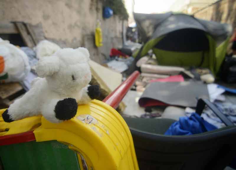 Migranti, la polizia torna a via Cupa. Quarto controllo in poche settimane Migranti, la polizia torna a via Cupa. Quarto controllo in poche settimane