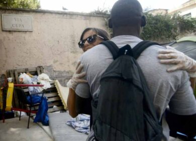 Migranti, la polizia torna a via Cupa. Quarto controllo in poche settimane
