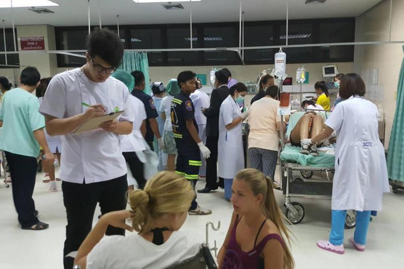 Thailandia, 11 bombe in località turistiche: 4 morti, 2 italiani feriti Thailandia, 11 bombe in località turistiche: 4 morti, 2 italiani feriti