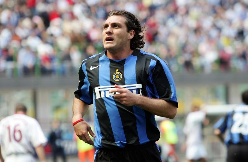 Vieri, svelata la bufala su Bobogol. Che intanto lancia la sfida a Borriello Vieri, svelata la bufala su Bobogol. Che intanto lancia la sfida a Borriello