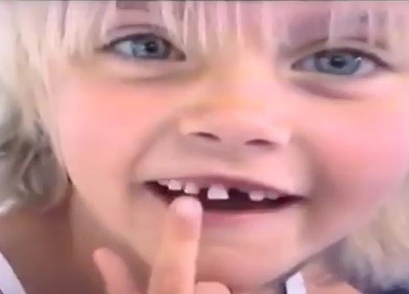 Cara Delevingne, nuova Kate Moss, stupisce tutti così. Foto Cara Delevingne, nuova Kate Moss, stupisce tutti così. Foto