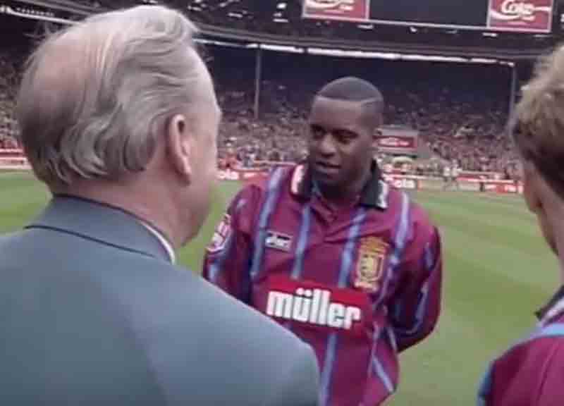 Polizia usa la pistola Taser: muore Atkinson, ex bomber Aston Villa Polizia usa la pistola Taser: muore Atkinson, ex bomber Aston Villa