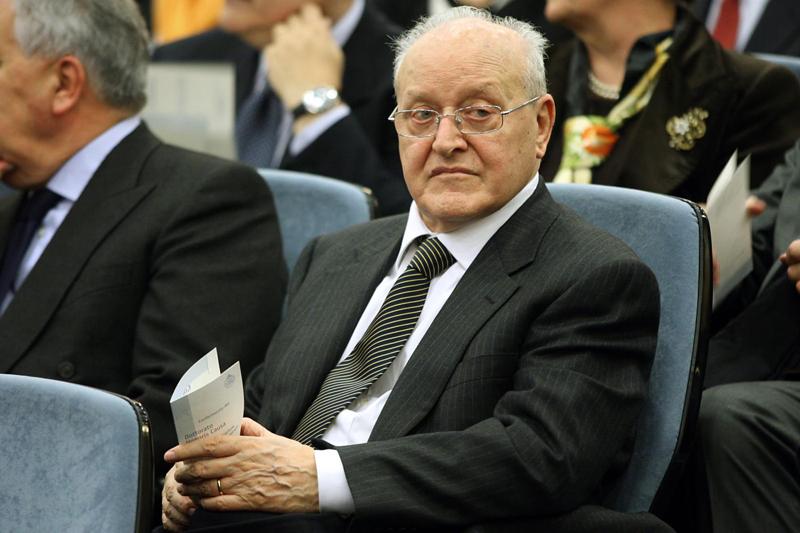 L’addio a Ettore Bernabei. Il saluto di mezzo secolo di volti noti L’addio a Ettore Bernabei. Il saluto di mezzo secolo di volti noti