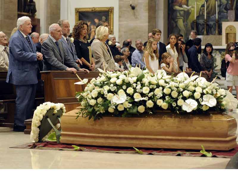 L’addio a Ettore Bernabei. Il saluto di mezzo secolo di volti noti L’addio a Ettore Bernabei. Il saluto di mezzo secolo di volti noti