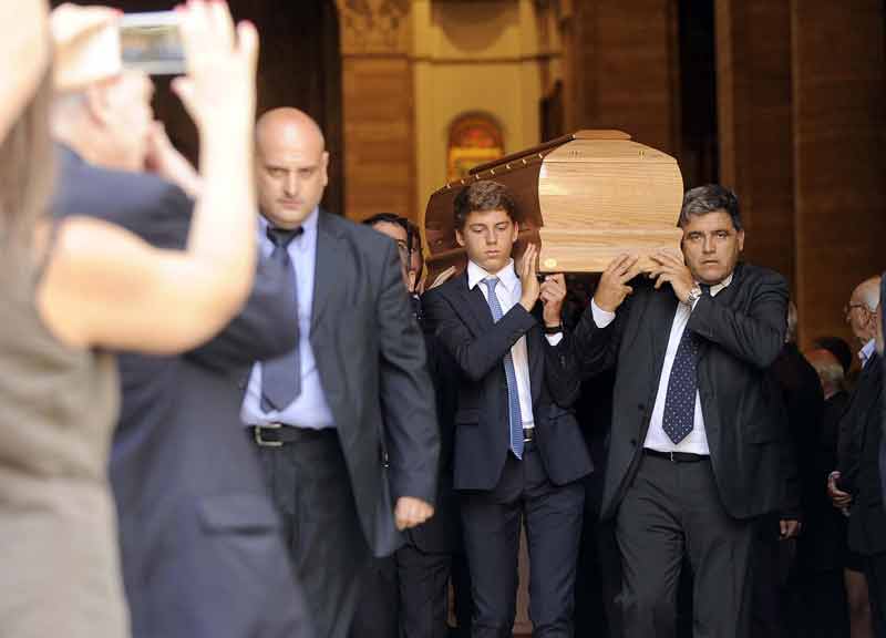 L’addio a Ettore Bernabei. Il saluto di mezzo secolo di volti noti L’addio a Ettore Bernabei. Il saluto di mezzo secolo di volti noti