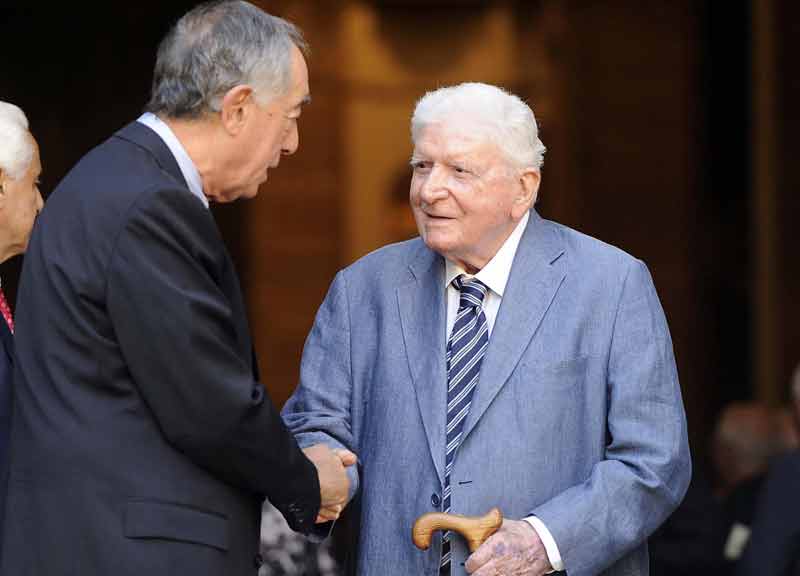 L’addio a Ettore Bernabei. Il saluto di mezzo secolo di volti noti L’addio a Ettore Bernabei. Il saluto di mezzo secolo di volti noti