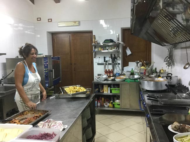 Una terrazza naturale sullo Jonio per gustare la cucina tradizionale Una terrazza naturale sullo Jonio per gustare la cucina tradizionale