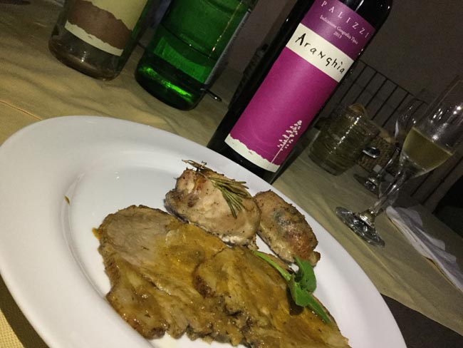 Una terrazza naturale sullo Jonio per gustare la cucina tradizionale Una terrazza naturale sullo Jonio per gustare la cucina tradizionale