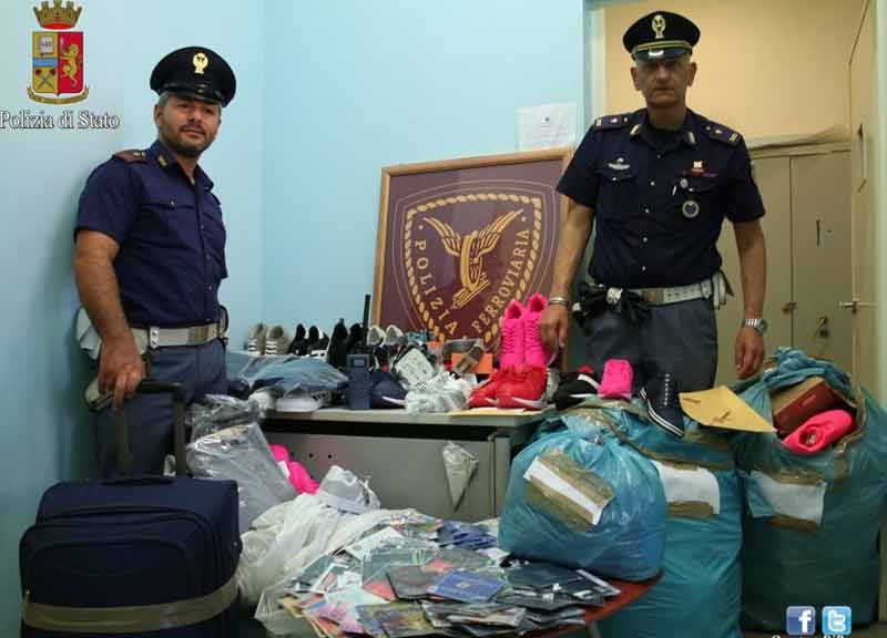 Bottino di merce contraffatta sul treno Napoli-Roma. Maxi sequestro Bottino di merce contraffatta sul treno Napoli-Roma. Maxi sequestro