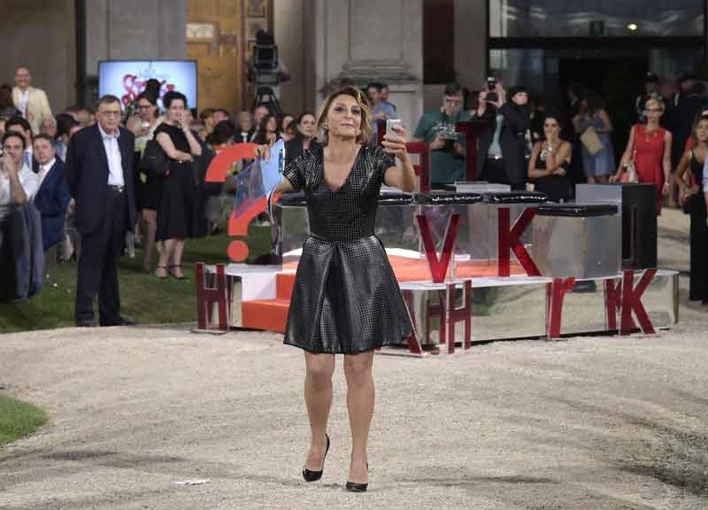 Le tante donne di Paola Minaccioni: dalla Signora Wanda alla sociologa Le tante donne di Paola Minaccioni: dalla Signora Wanda alla sociologa