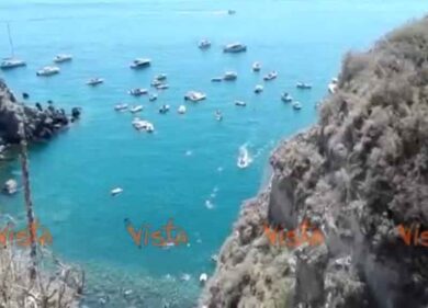 Ischia, area marina protetta presa d’assalto dalle imbarcazioni