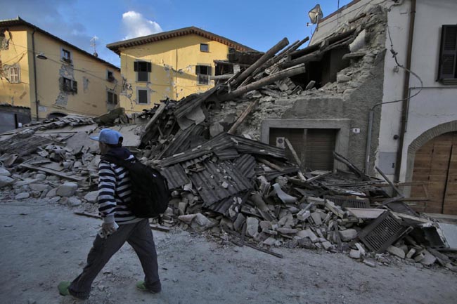 Terremoto, le foto del sisma che ha devastato il Centro Italia