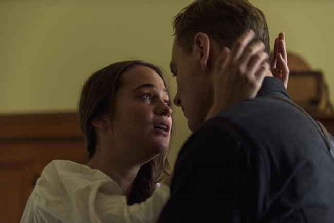 Michael Fassbender: “Imbarazzante il sesso con Alicia davanti alle telecamere”