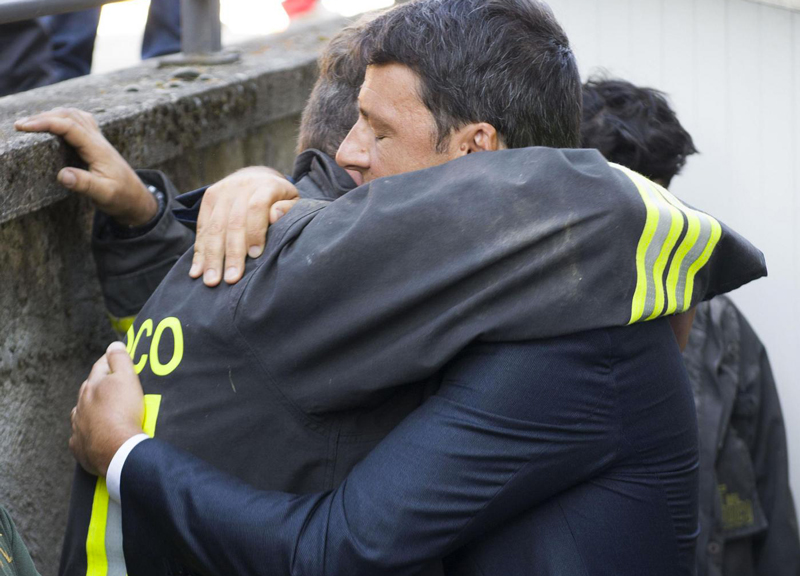 “Basta generi alimentari, ad Amatrice servono soldi”. Parla il sindaco Pirozzi “Basta generi alimentari, ad Amatrice servono soldi”. Parla il sindaco Pirozzi