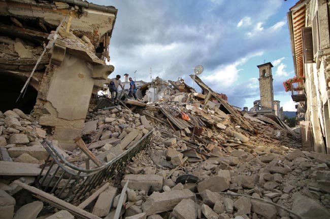 Terremoti, un salasso da 3 miliardi all’anno. Il conto del sisma per Renzi Terremoti, un salasso da 3 miliardi all’anno. Il conto del sisma per Renzi