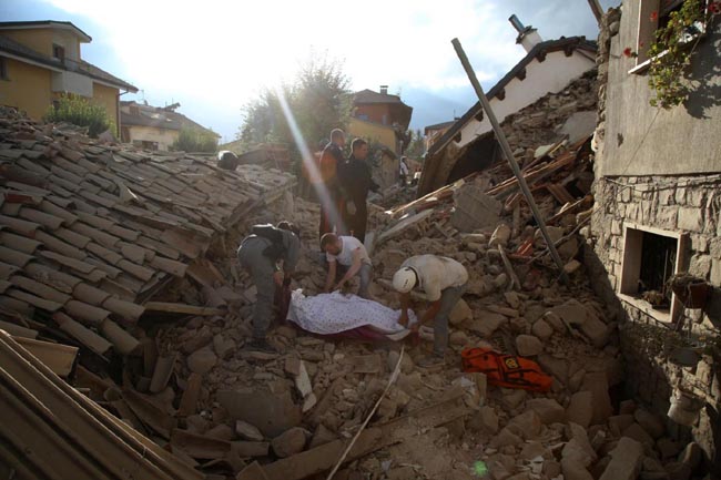 Terremoti, un salasso da 3 miliardi all’anno. Il conto del sisma per Renzi Terremoti, un salasso da 3 miliardi all’anno. Il conto del sisma per Renzi