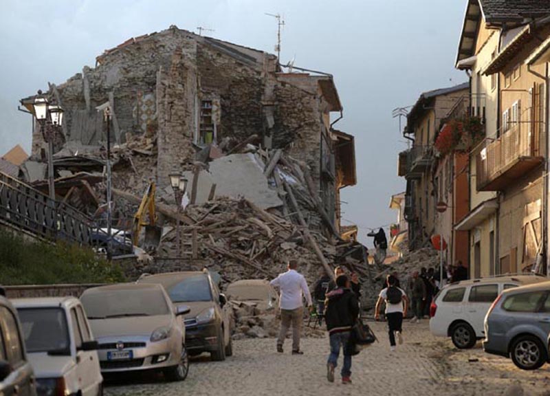 Terremoti, un salasso da 3 miliardi all’anno. Il conto del sisma per Renzi Terremoti, un salasso da 3 miliardi all’anno. Il conto del sisma per Renzi