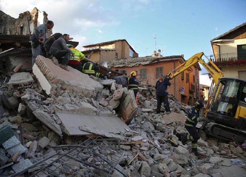 Terremoti, un salasso da 3 miliardi all’anno. Il conto del sisma per Renzi Terremoti, un salasso da 3 miliardi all’anno. Il conto del sisma per Renzi
