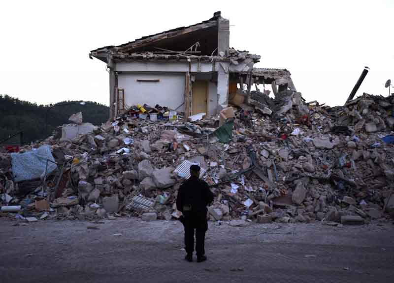 Terremoti, un salasso da 3 miliardi all’anno. Il conto del sisma per Renzi Terremoti, un salasso da 3 miliardi all’anno. Il conto del sisma per Renzi