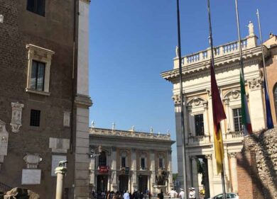 Terremoto: Roma partecipa al lutto, in Campidoglio bandiere a mezz’asta