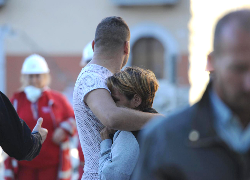 Amatrice, la rabbia dei terremotati contro i giornalisti “sciacalli” Amatrice, la rabbia dei terremotati contro i giornalisti “sciacalli”