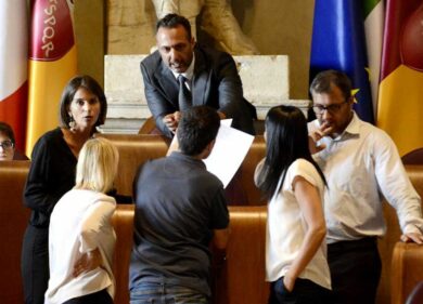 Bagarre in Consiglio Comunale. Pd e Sinistra Italiana abbandonano l’aula