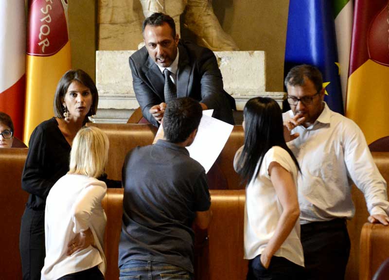 Bagarre in Consiglio Comunale. Pd e Sinistra Italiana abbandonano l’aula Bagarre in Consiglio Comunale. Pd e Sinistra Italiana abbandonano l’aula