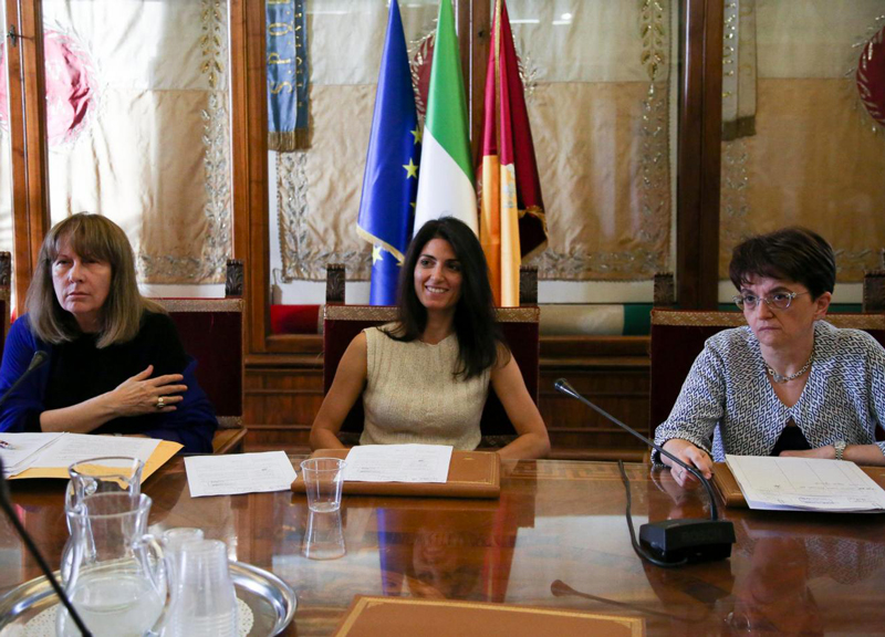 Raggi sbatte sui posti chiave del Comune di Roma. Odissea di uno strazio Raggi sbatte sui posti chiave del Comune di Roma. Odissea di uno strazio