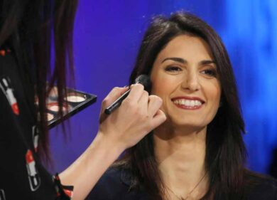 M5S nel caos Roma, Beppe Grillo commissaria il sindaco Raggi. Inside