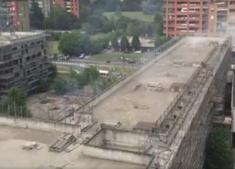 Via Adriano, incendio doloso. Opposizioni all’attacco: “Comune immobile” Via Adriano, incendio doloso. Opposizioni all’attacco: “Comune immobile”