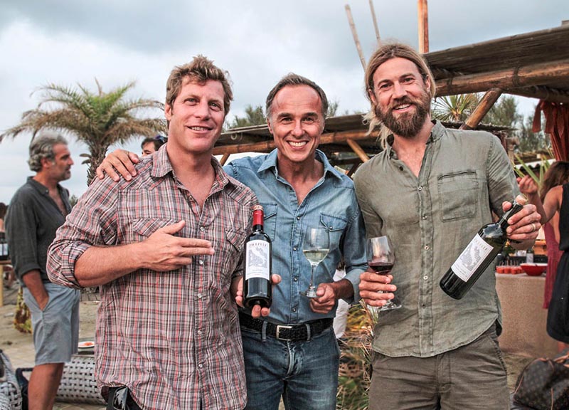 Una storia di vino, surf e passione: quella di Zio Baffa Una storia di vino, surf e passione: quella di Zio Baffa