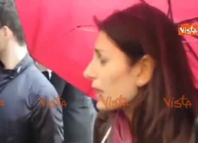 Quando Raggi voleva trasparenza sul caso Pizzarotti