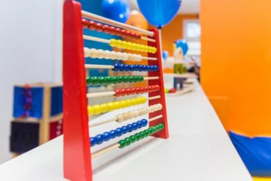 Bimbi legati al passeggino e picchiati, in carcere le maestre dell’asilo